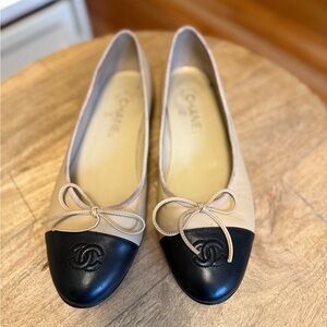 CHANEL Two-Tone Beige and Black Flats